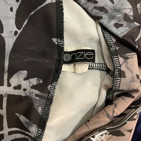 Grey Patterned Onzie Capri Leggings Small - Picture 4 of 5